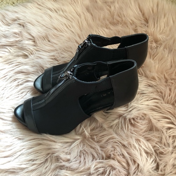 Tahari zip up heels - Picture 4 of 7
